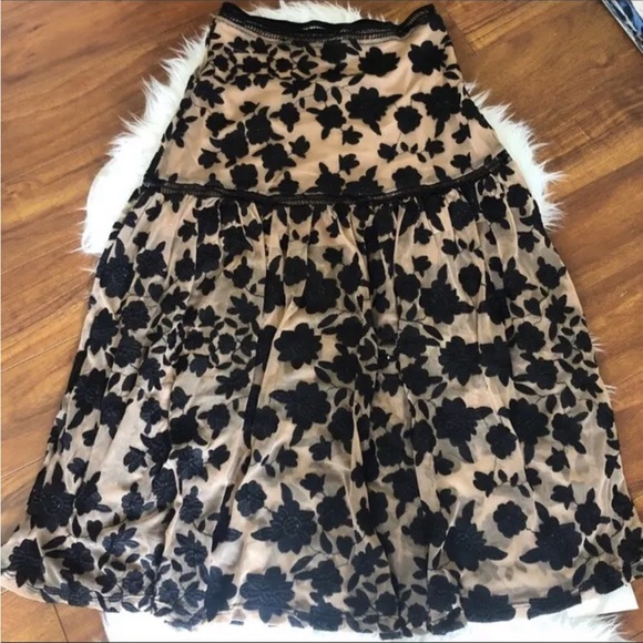 Beautiful set. Very sexy. But very classy. Head turner for sure. Like new. - Picture 2 of 5